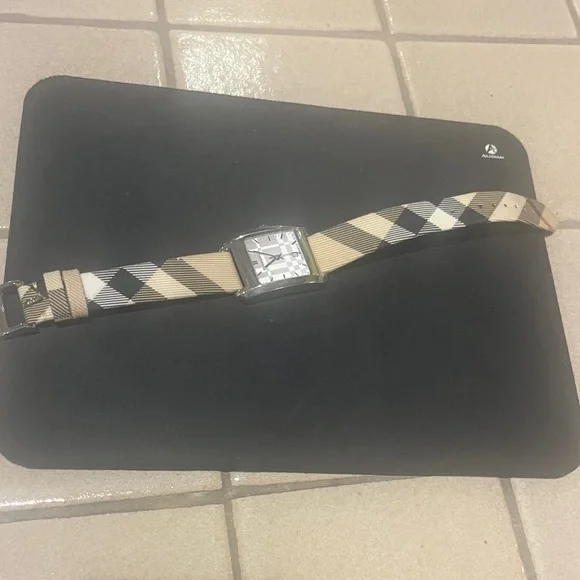 Burberry Beige and Black Checkered Women's Watch - Picture 14 of 15